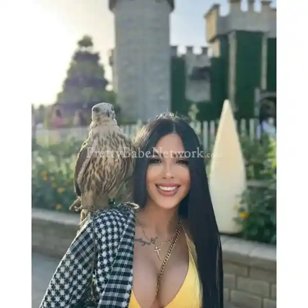 Meet Barbara, a 25-year-old Young Colombian Escort in Jayanagar, Bangalore