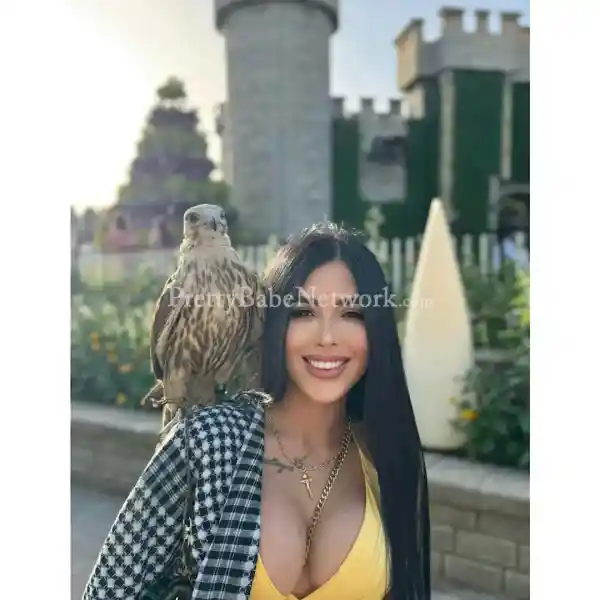 Meet Barbara, a 25-year-old Young Colombian Escort in Jayanagar, Bangalore