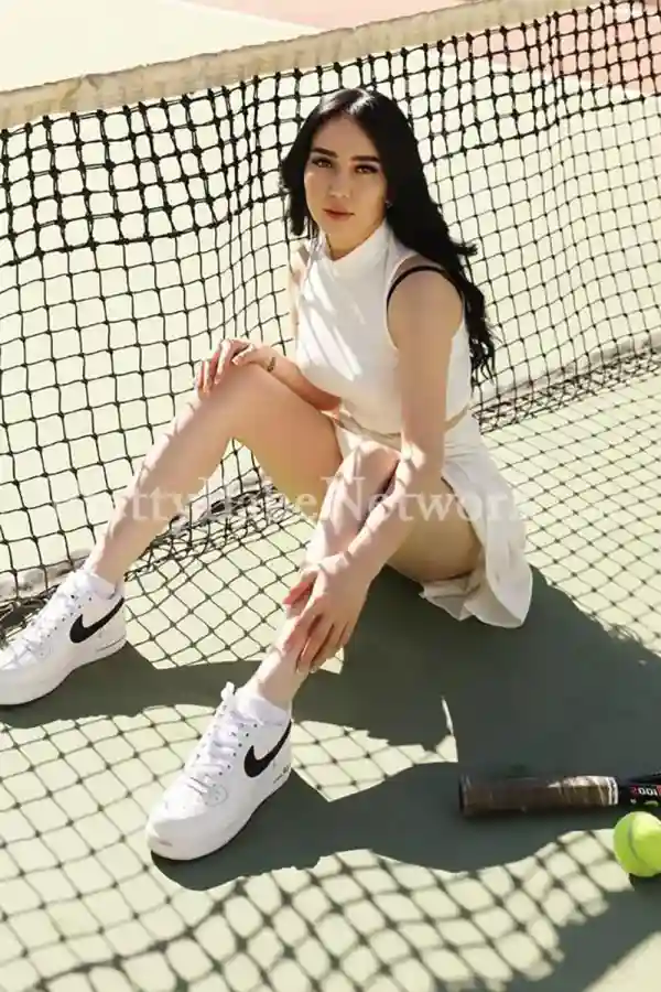 High-class Uzbekistani call girl in Bangalore, Indiranagar, satisfies your erotic desires