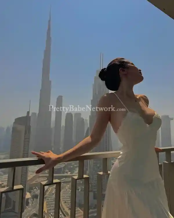 High Class Escort Luna for CIM, COB, Massage & GFE Services