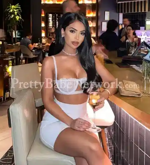 Manika High-Profile Call Girl in Adugodi, Bangalore, to Offer In-Call and Out-call Escort Services