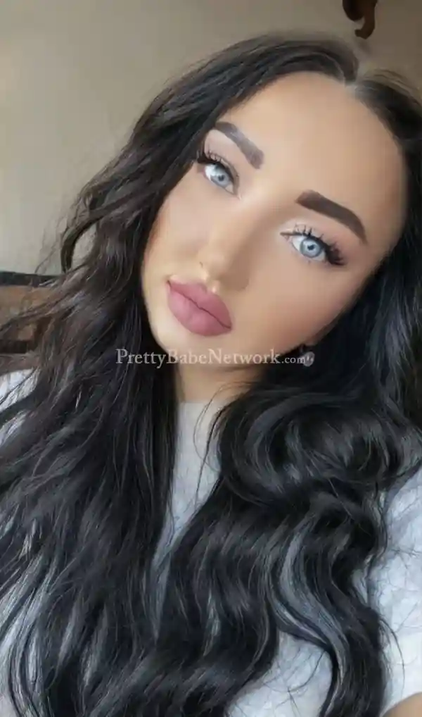 Hire me to get B2B massage, GFE services, Oral sex from a Russian Girl