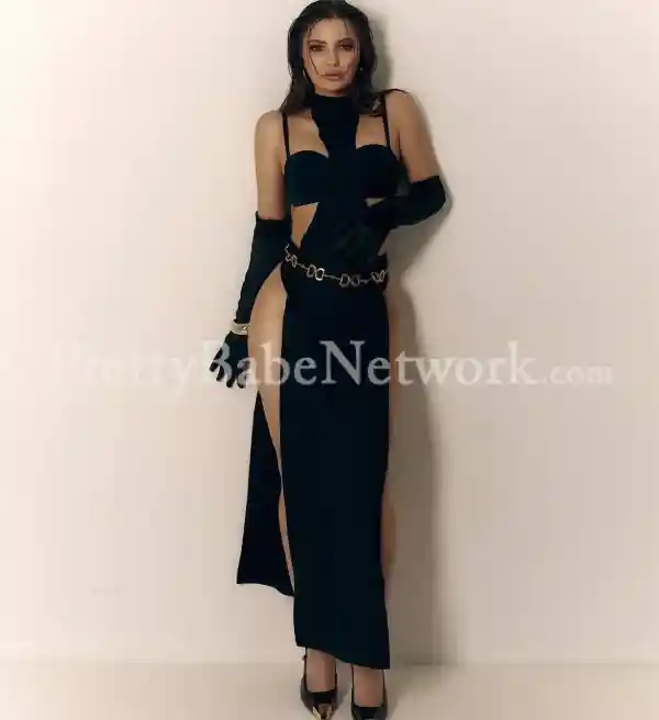 Ariel, a young Russian escort available for paid companionship & sex work in Indiranagar, Bangalore