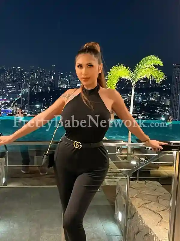 Looking for Deepthroat Queen, Hire VIP Call Girl in Benson Town, Bangalore