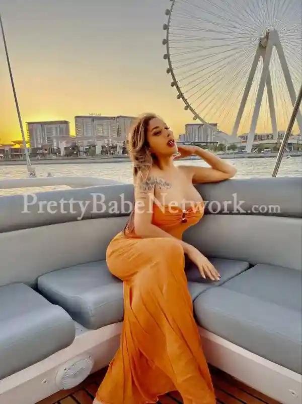 Looking for Deepthroat Queen, Hire VIP Call Girl in Benson Town, Bangalore