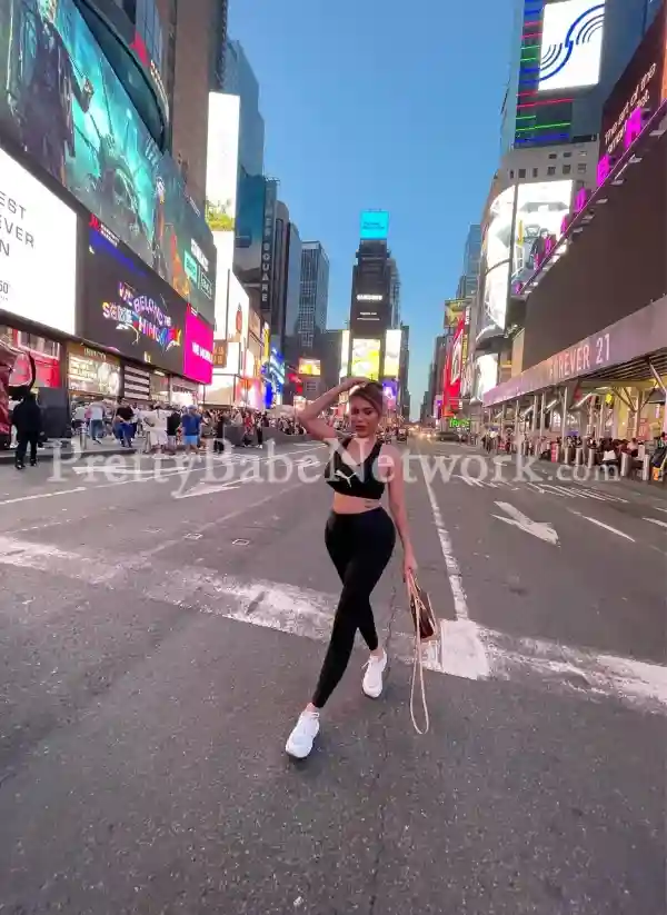 Looking for Deepthroat Queen, Hire VIP Call Girl in Benson Town, Bangalore