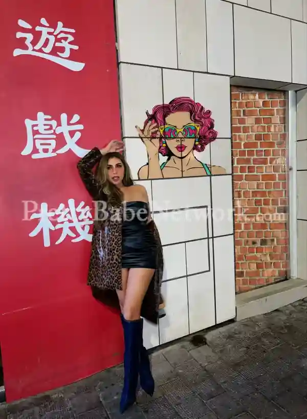 Looking for Deepthroat Queen, Hire VIP Call Girl in Benson Town, Bangalore